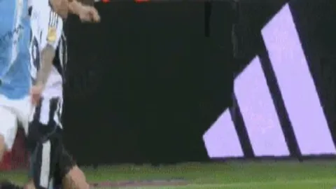 傅明亮相J联赛首秀，横滨德比四官员引发网友热议